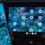 Imagen relacionada con Android Auto ahora permite sincronizar el fondo de pantalla de tu teléfono en la pantalla del automóvil